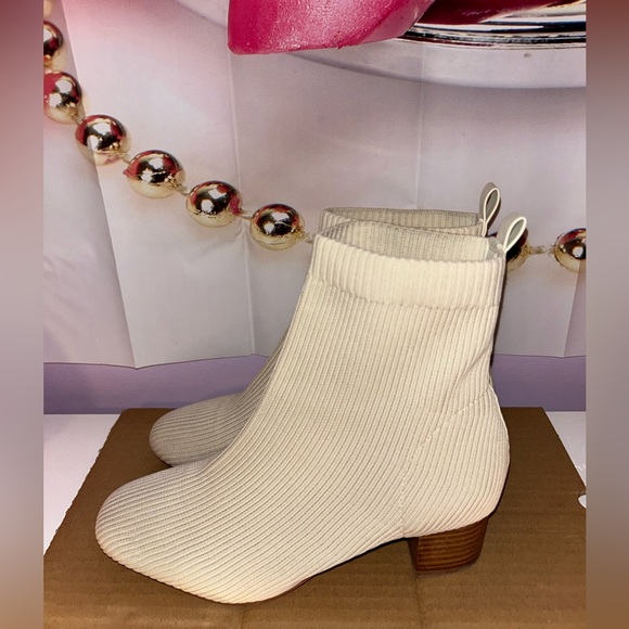 Boots, pre-loved by ME. - Picture 2 of 5